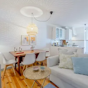 Apartment Bright & Spacious Alfama Apartment, By Timecooler, Lisbon